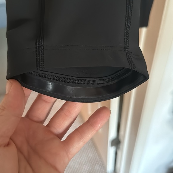 Woman’s Peloton Small Capri Leggings - Picture 4 of 12